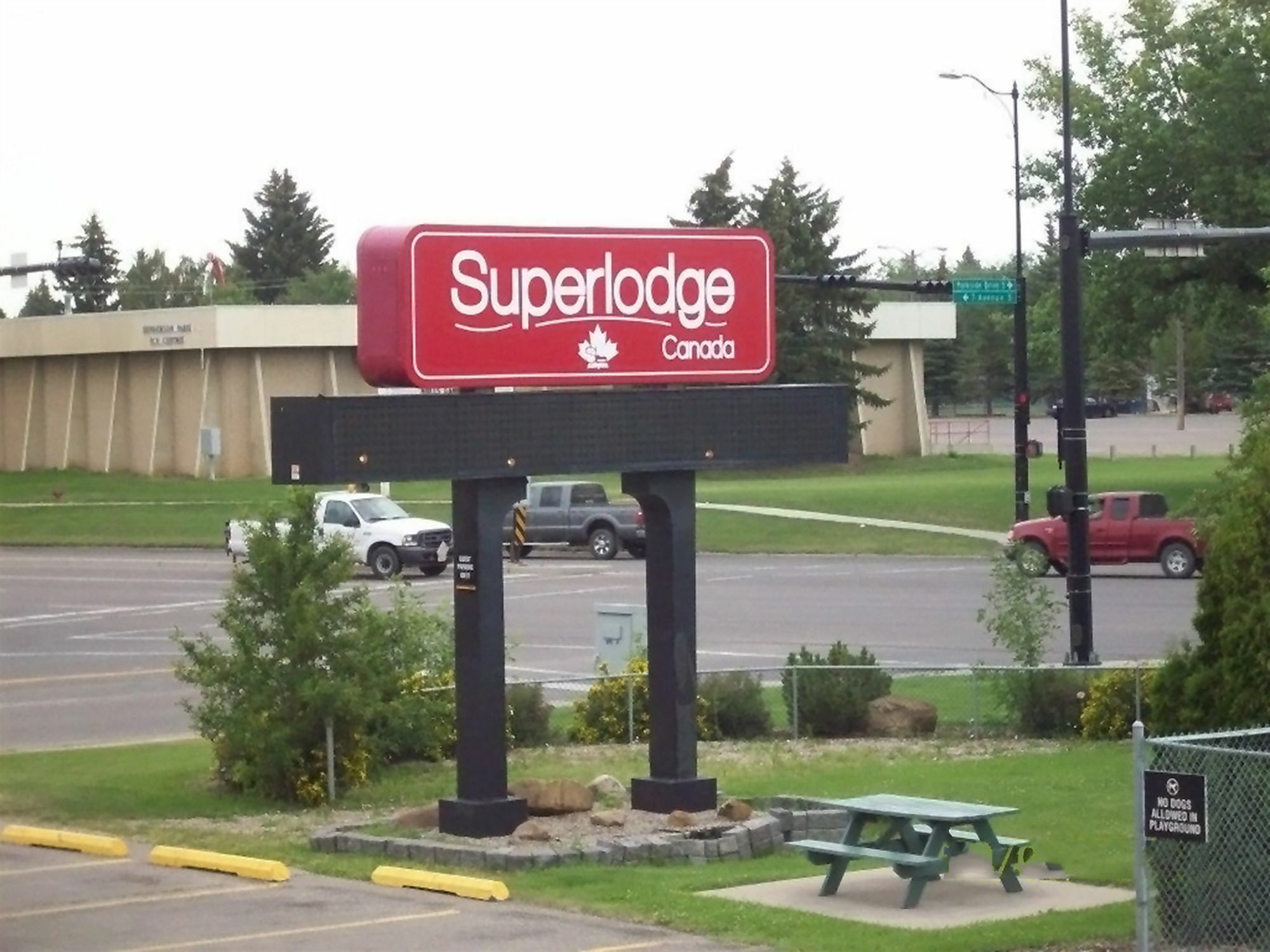 ليثبريدج Superlodge Canada المظهر الخارجي الصورة